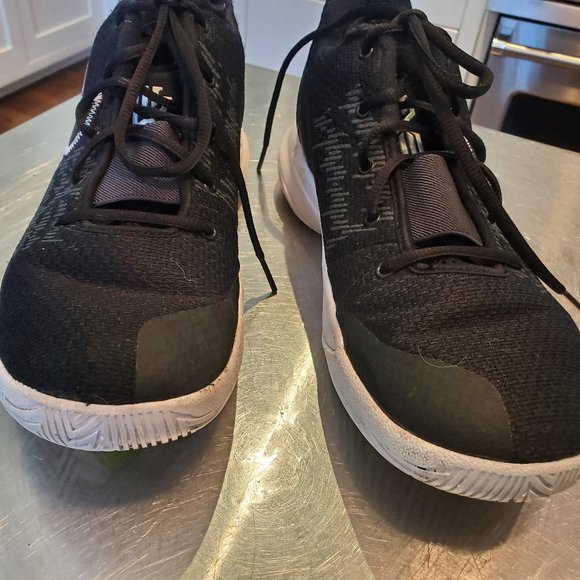 Nike Kyrie Basketball Shoe Size 8.5 - Picture 3 of 7